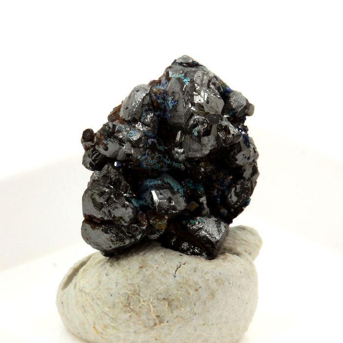 Pierres et Minéraux. Tetrahedrite. 10.5 ct. Mésage Mine, Saint-Pierre-de-Mésage, France.