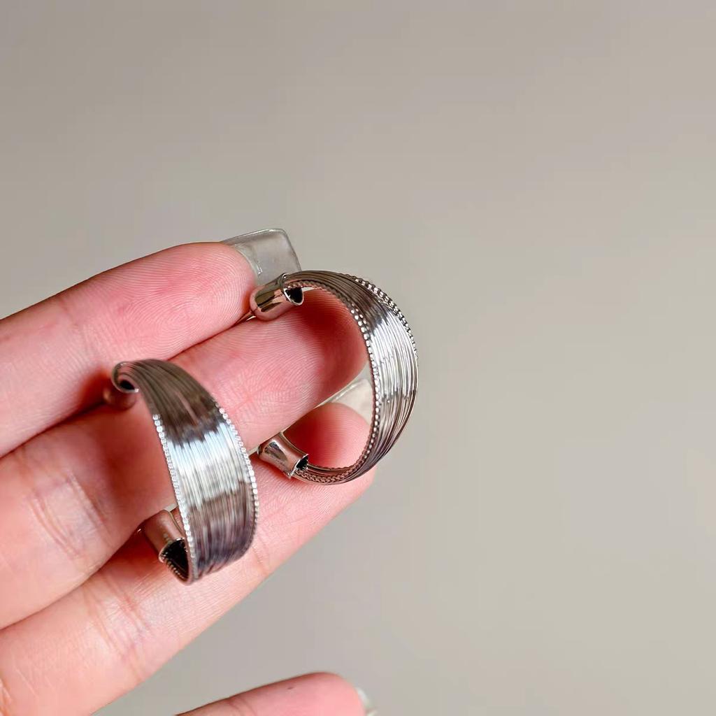 Spicy and High-end! Metal Retro Hong Kong Style Big Circle Earrings Design Studs, High-end Earrings