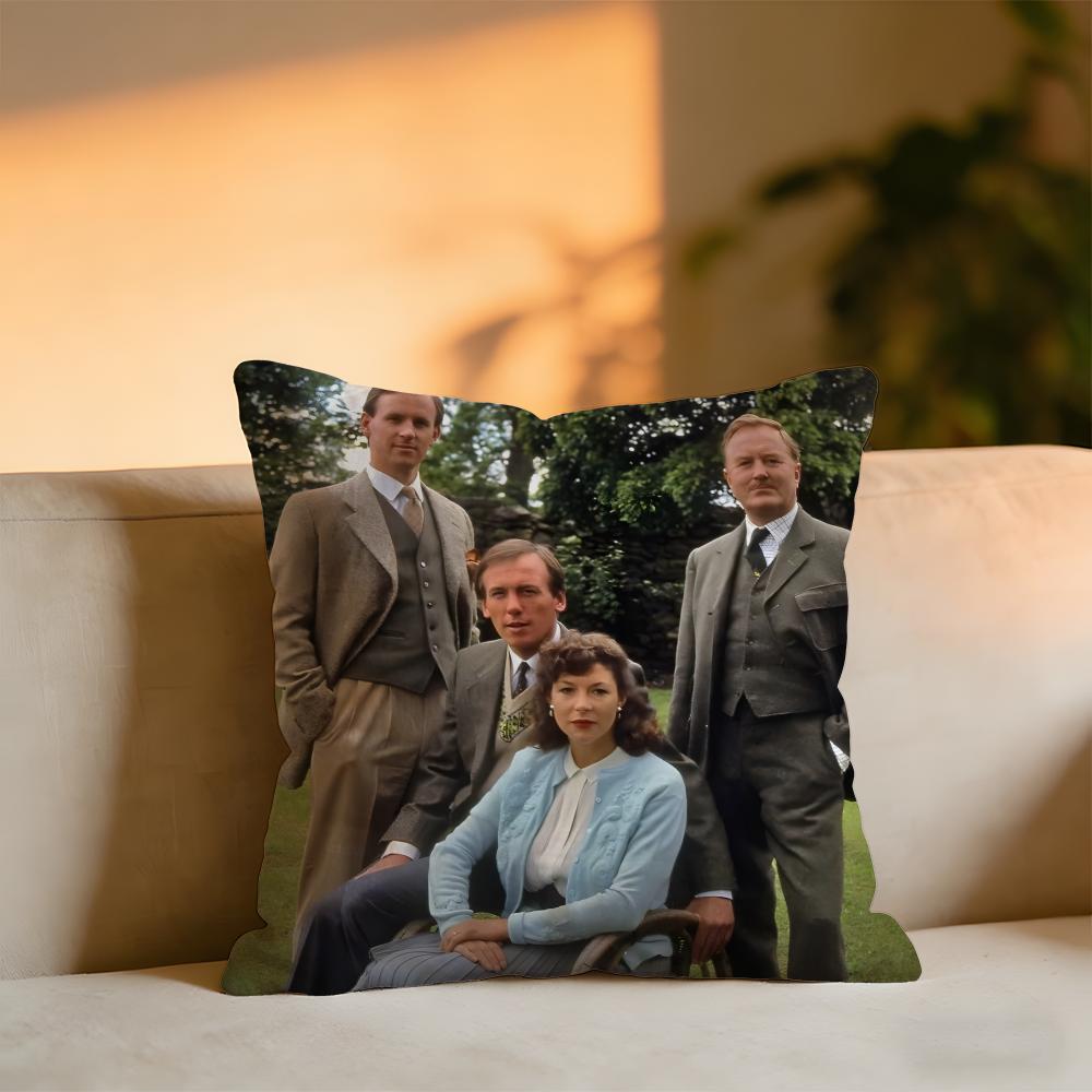 

All Creatures Great Small Cushion Cover Cozy Velvet Throw PillowSoft Warm Cushion For Sofa Bed 30x30 cm