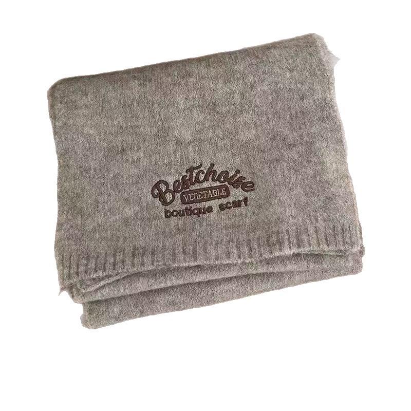 Winter Korean version of the new wool embroidered scarf, high-end fashion versatile scarf neck protection and velvet knitted women