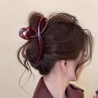 A New, Simple and Elegant Summer Shark Clip Hair Clip for Women, a Versatile Head Accessory and Hair Accessory