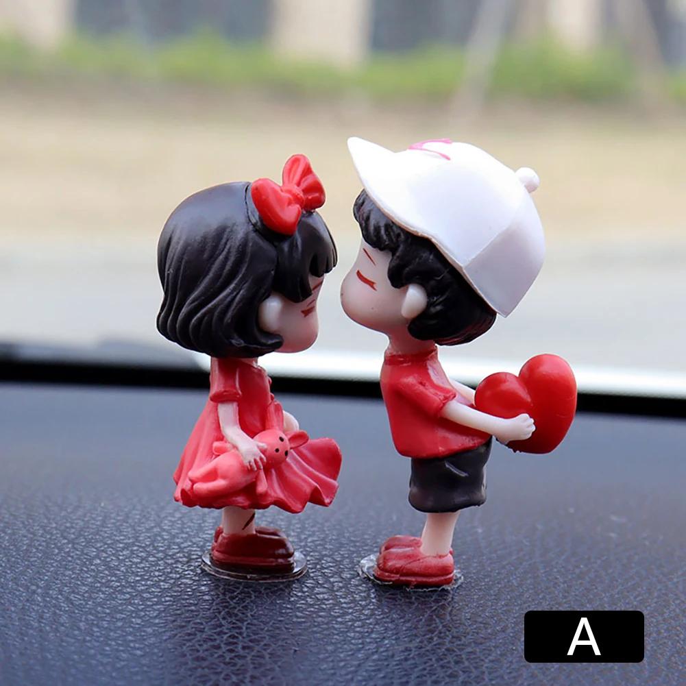 

Автомобиль Аниме Пары Украшение Модель Милый Поцелуй Воздушный Шар Фигурка Розовая Приборная Панель Фигурка Подарки Авто Интерьер Украшения Аксессуары