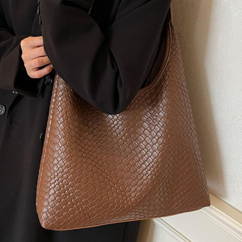 Simple Casual Retro Large-capacity Bag Women's Autumn New Popular Shoulder Bag Woven Bucket Bag