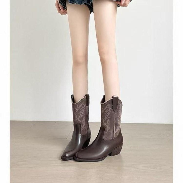 Cowhide Version~ Pointed Thick Heel Engraved Western Cowboy Boots for Women's Autumn and Winter New Retro Style Short Boots for Women