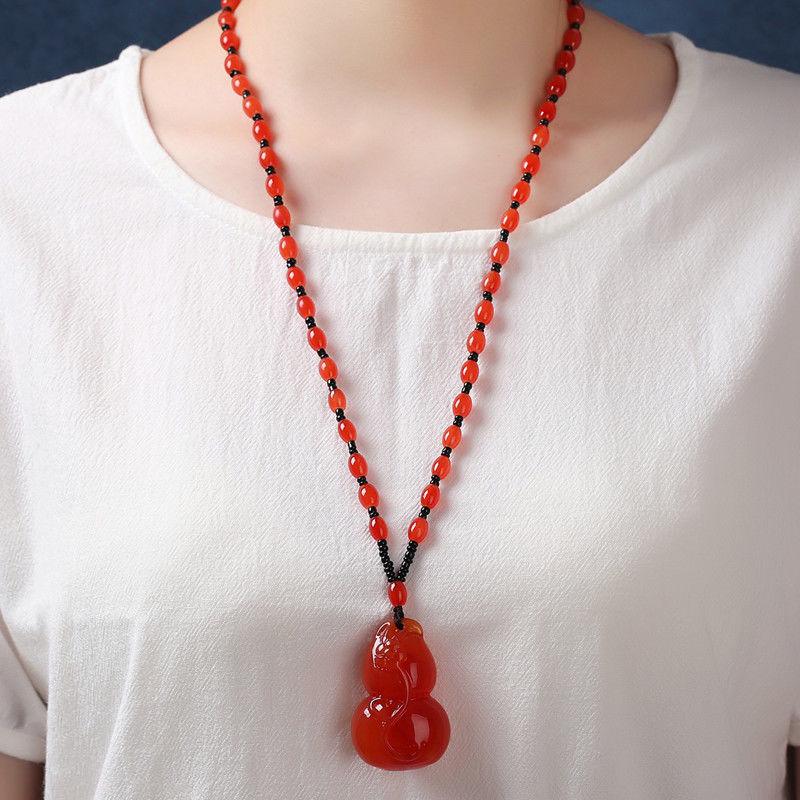 Náhrdelník s jantárovým príveskom v etnickom štýle, retiazka na sveter