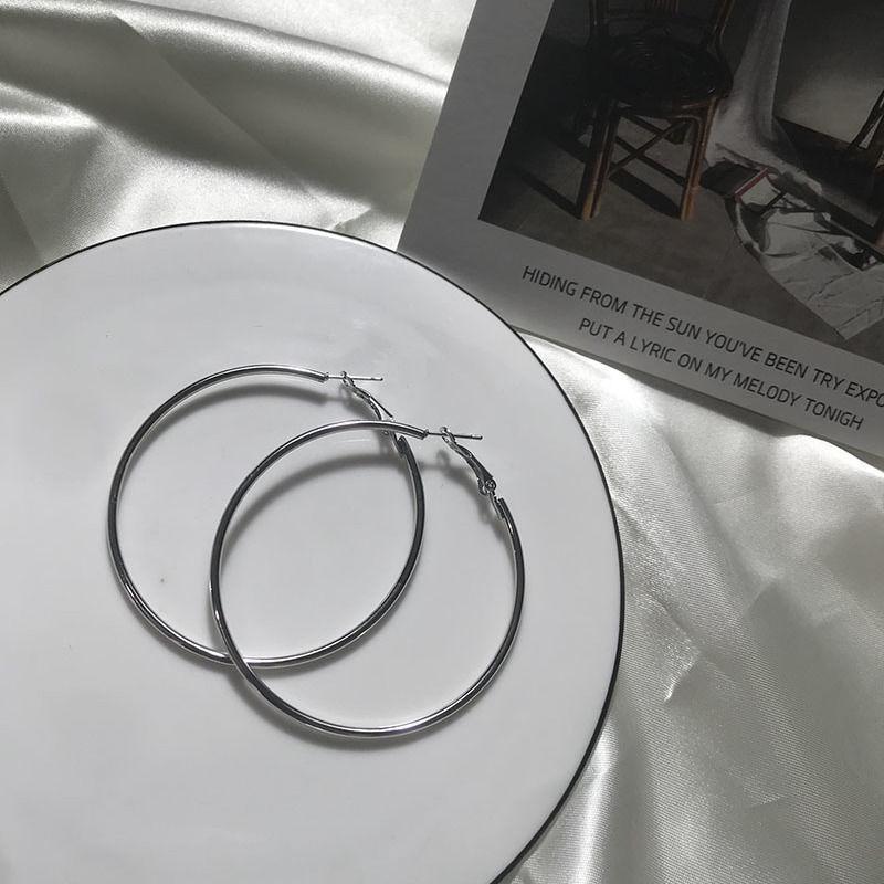 Ασημένια Απλά Κρικάκια - Ελαφριά Πολυτέλεια, Υπερβολικό Σχέδιο, Ανώδυνα Κλιπς για Γυναίκες