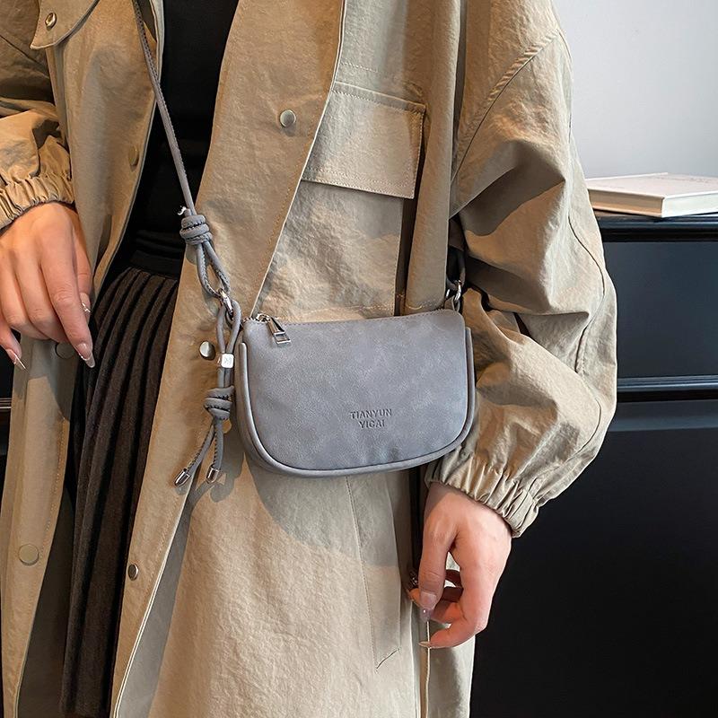 Popular Bags Women's New Niche Design Small Fresh Shoulder Bag Sweet Fashion Messenger Bag