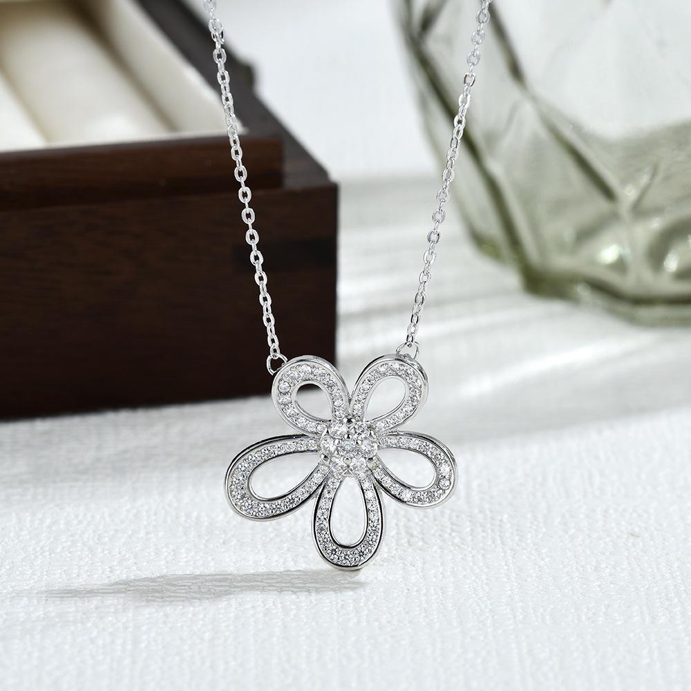 Bao J Fan J Natural Fritillary Gourd Butterfly Clover Necklace Versatile Clavicle Chain