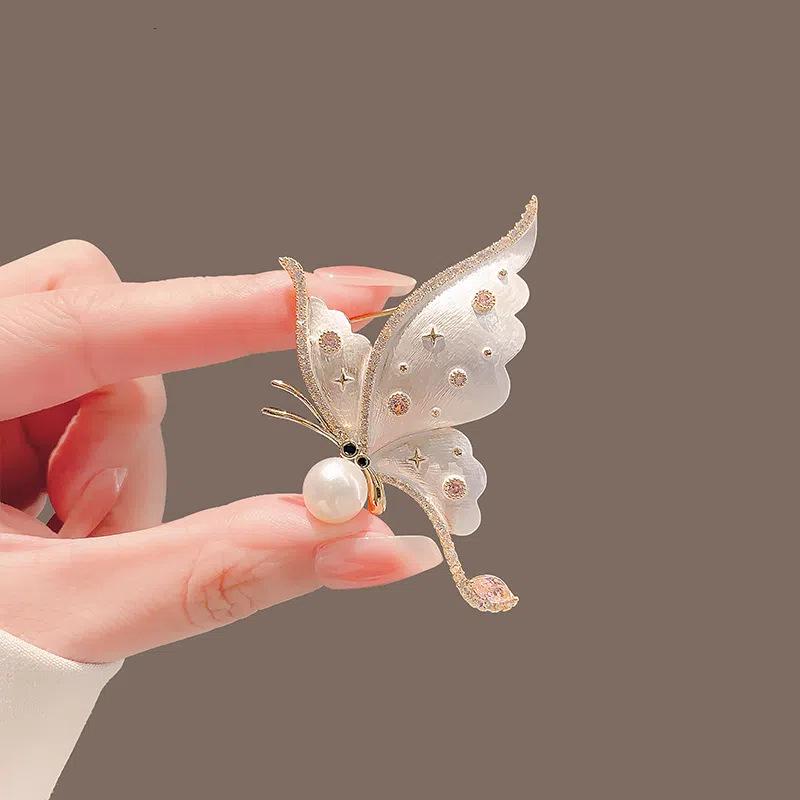 Sunward Growth Sunflower Brooch: Elegant Women's Corsage Pin for College Entrance Suits