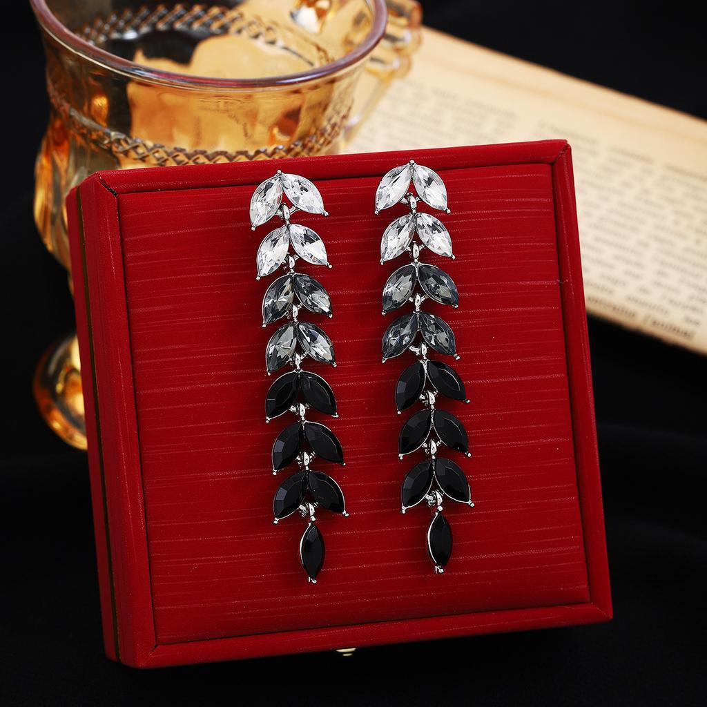 Diamond Black Leaf Fringed Earrings Women, Mori Light Luxury Individual Design Sense Gradual Change Color Fashion Earrings