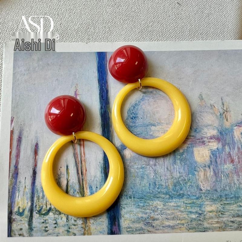 Hong Kong Style Retro Polka Dot Earrings: Playful Red Ear Clips for Girls and Women