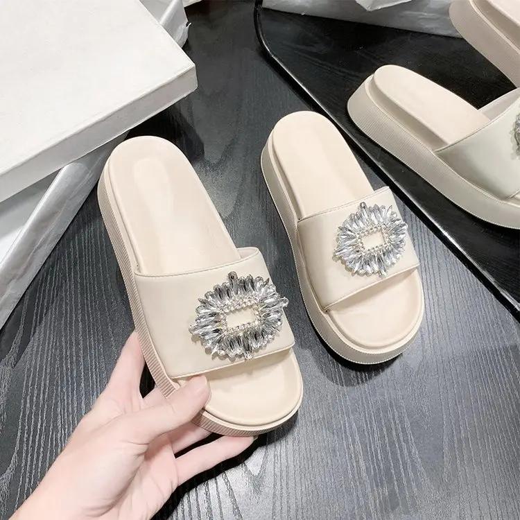 

Модные новые летние тапочки с пряжкой из кристаллов и камней, женские босоножки на платформе, утолщенные каблуки, шлепанцы для улицы, женские туфли-маффины 35 белый