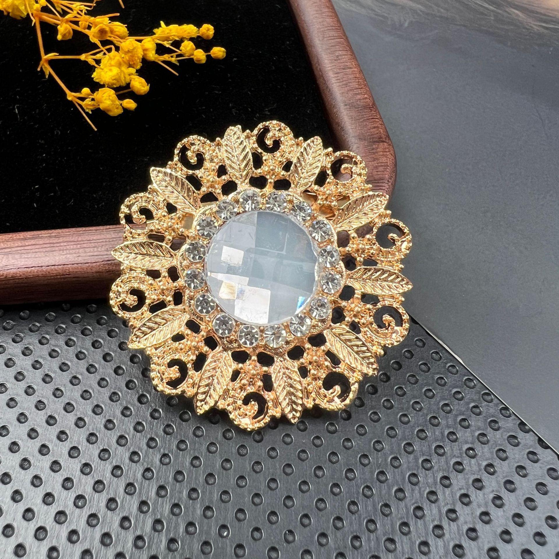 

Ретро брошь с кристаллами-бриллиантами, с булавкой от оголения и металлической пряжкой для аксессуаров для одежды