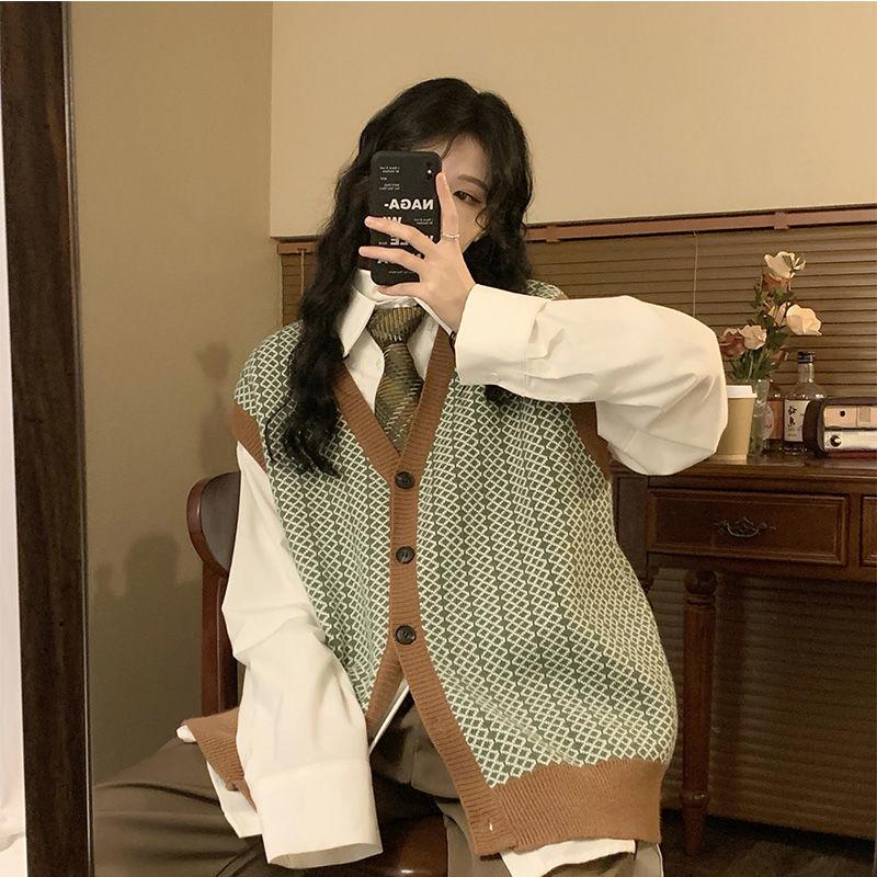 Autumn Retro Casual Sweater Vest Women V-neck Classic Argyle Sleeveless Knitting Outerwear Female