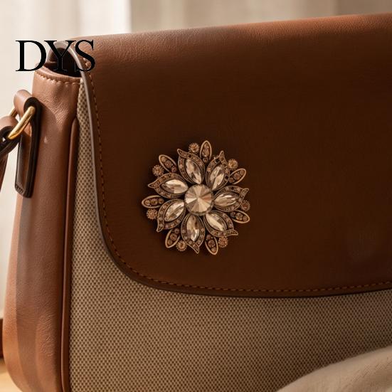 Alloy Clothing Pin Retro Rhinestone Flower Brooch for Women, Vintage Floral Lapel Oxidation Resistant Pin, Jewelry Accessory Wedding Party Prom Women