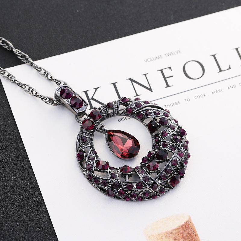 

Европейское и американское ретро круглое ожерелье с инкрустированными бриллиантами: Длинная, универсальная хрустальная цепочка для свитера с нишевым дизайном.