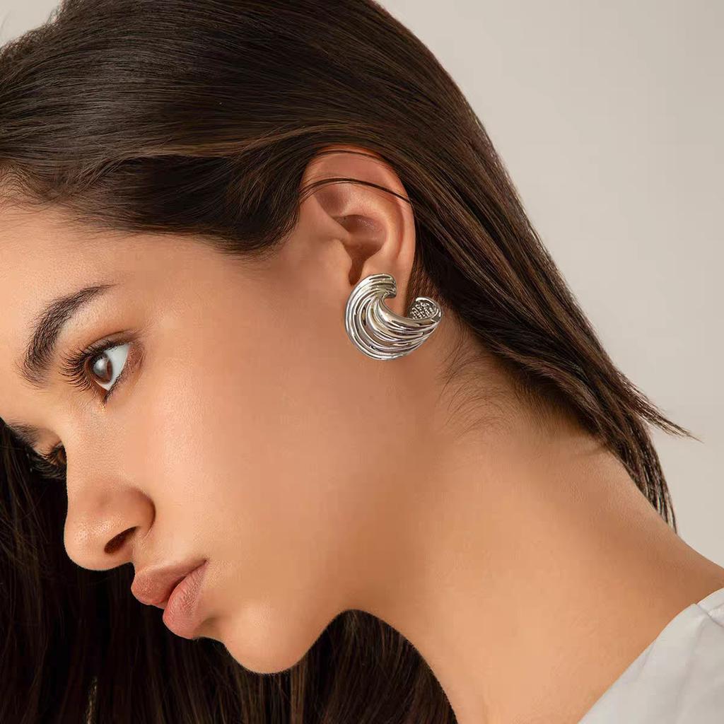 Metal Silver Conch Earrings Women'S High-End Light Luxury Niche Design High-End Sense Square And Round Face Small Earrings