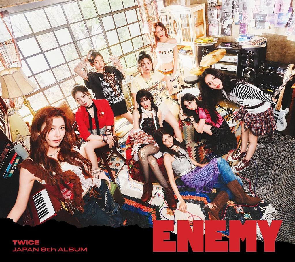 Bonus ENEMY Press Limited Edition TWICE 1 Clear Trading Card of 9 Types Randomly [External Included] (First A) (CD+DVD) - (Includes (1 Distributed))