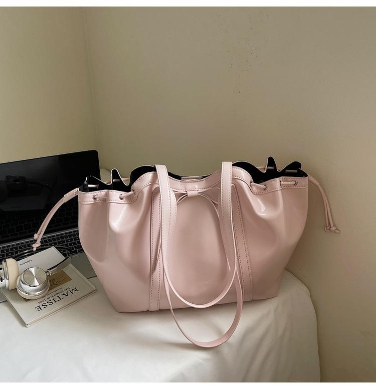 

Модная ретро сумка-тоут большой вместимости, новая модная женская сумка в зарубежном стиле, высококачественная универсальная сумка-шоппер из масляной кожи для通勤 на плечо