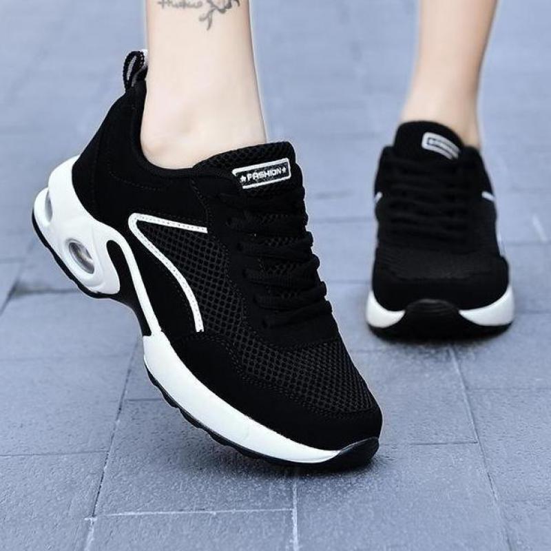 Fashion Black Sports Shoes Mesh Breathable Adult Sneakers Women Shoes Thick Sole Tennis Running Shoes 2025 Spring Summer Sneakers Ladies