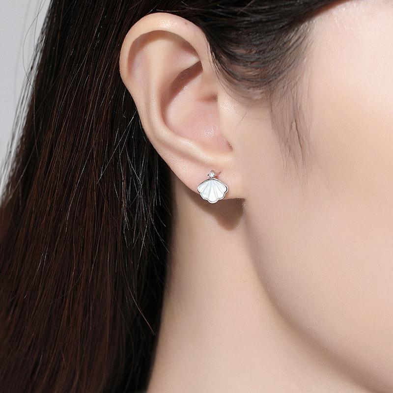 Stainless Steel Cast Minimalist Earrings 18K Waterproof  Sterling Silver Stud Earrings Women's Niche Design High-quality Mother-of-pearl Earrings