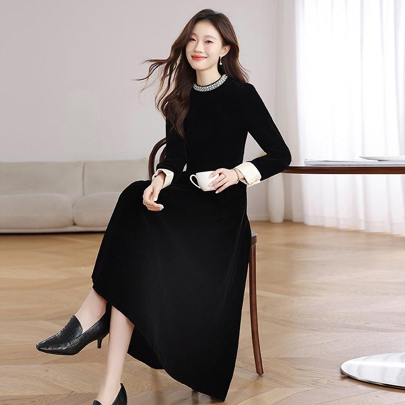 Hepburn Style Black Velvet Long Sleeve Dress - French High-End Autumn/Winter Women's Waist-Cinched Slimming Gown