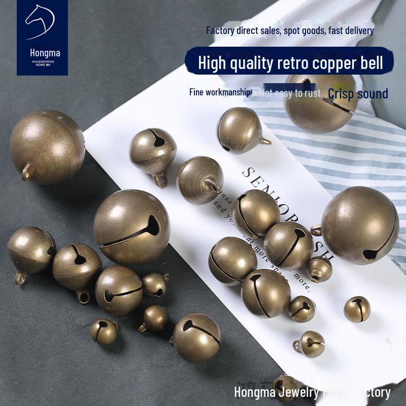 Pingente de sino de cobre pequeno feito à mão vintage para joias DIY ou amuleto para animais de estimação