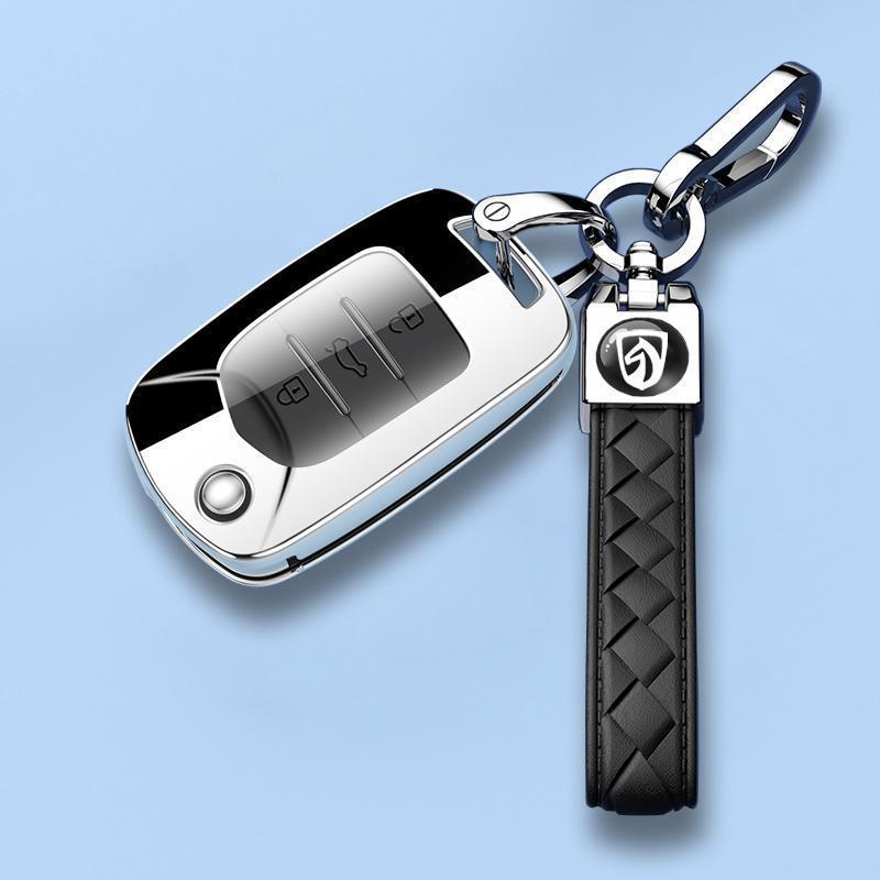18-21 Baojun 530 Key Cover: Comfortable 1.5L Folding Shell with Hanging Buckle Chain.