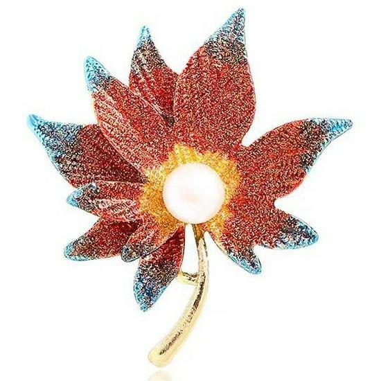 Korean-Style Maple Leaf Brooch: Elegant Drip Oil Pin for Women’s Fashion.