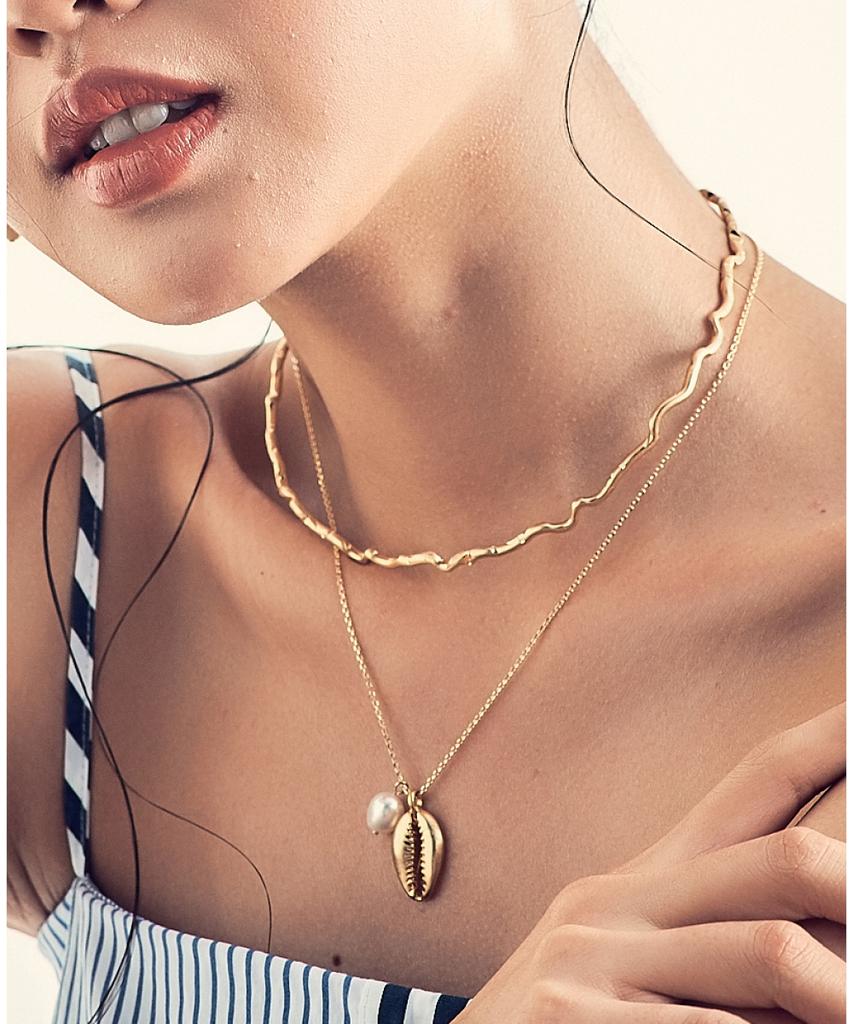 Elyona Gold Shell Necklace