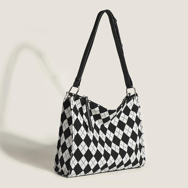 New Fashion Versatile Trendy Quilted Zipper Women s Commuter Large Capacity Class Shoulder Bag Student Underarm Bag чёрный