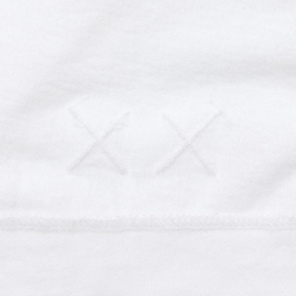 Uniqlo T-shirt a maniche corte con stampa bambola rosa collaborazione Kaws Unisex Top Bianco UQ422017000