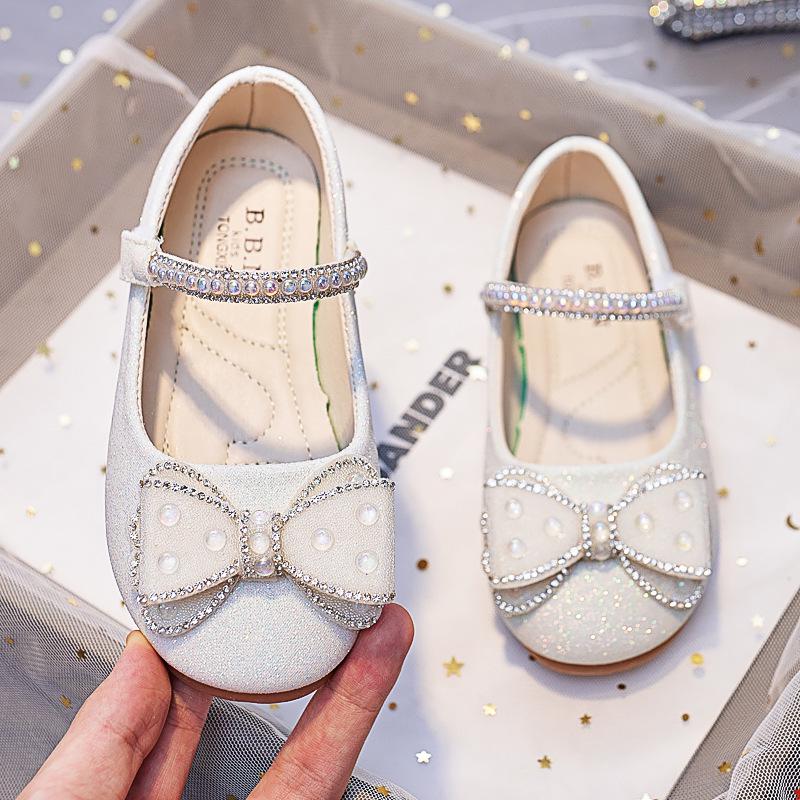 Girls' 2025 Autumn Princess Shoes: Stylish Round Toe Soft Soles with Shiny Bow Crystal Design