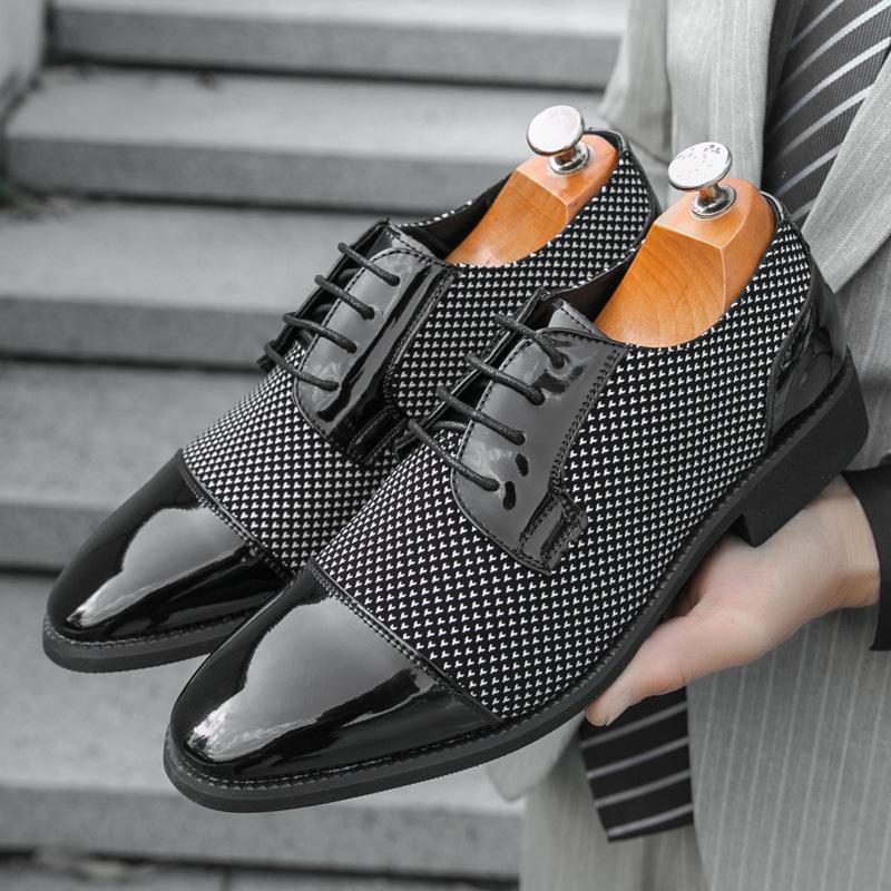 

Кожаная обувь мужская британская деловая классика корейская версия остроносая глянцевая вставка повседневный тренд молодежная студийный костюм свадебная обувь 46