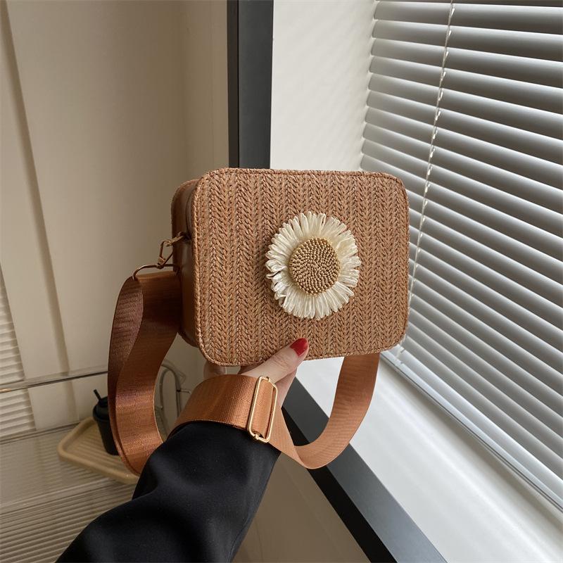 Straw-woven Flower Vacation Bag New Style Beach High-end Fashion Style Crossbody Bag Small Fresh and Fashionable Bag