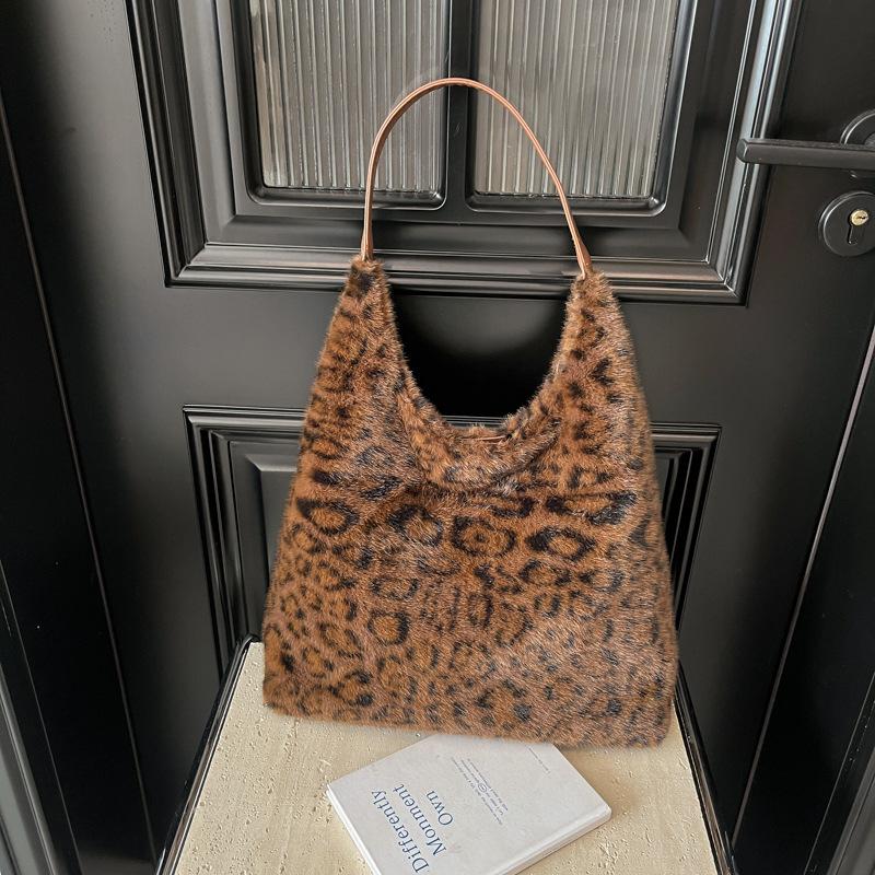 Leopard Print Plush Bag Women's Autumn and Winter Fashion Fluffy Tote Bag Versatile Large-capacity Shoulder Bag