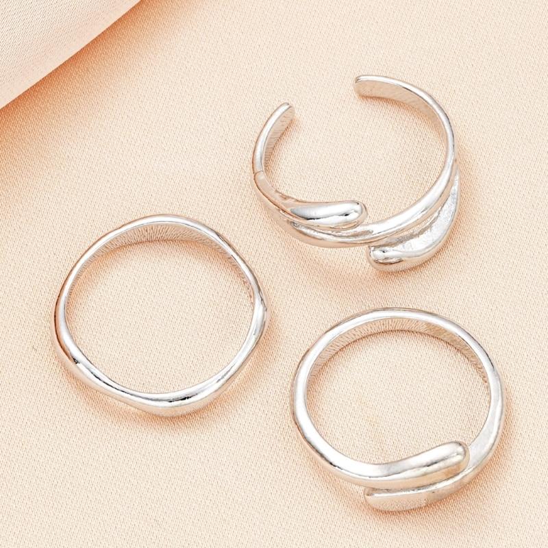 Fashionable Irregular Patterned Rings 3 Pieces Mix and Portable Set Accessory for Trendy Women Styles Daily Use