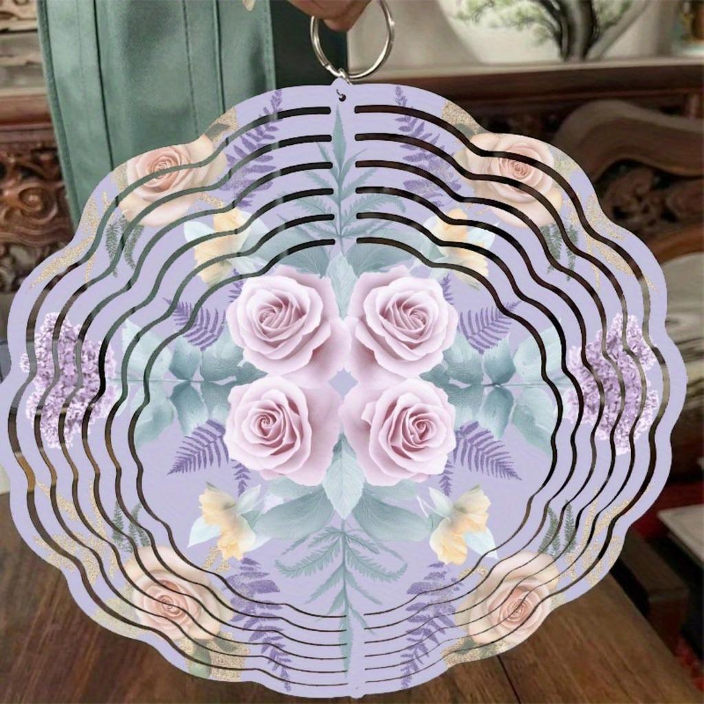 Hängender Windspinner mit rosa Rosen und grünen Blättern, 360 Grad drehendes Metallkunst-Klangspiel für Garten-, Balkondekoration