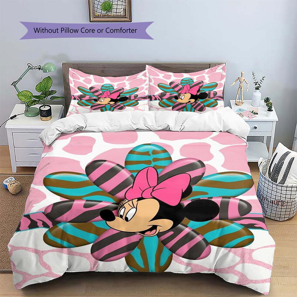Sweet and cool Minnie Mouse themed print bedding set, warm and comfortable, the perfect choice to decorate a child's bedroom.