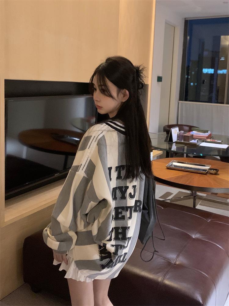 Women's V-Neck Striped Baseball Colorblock Sweatshirt - Sporty, Casual, Long-Sleeve Spring 2025 Style