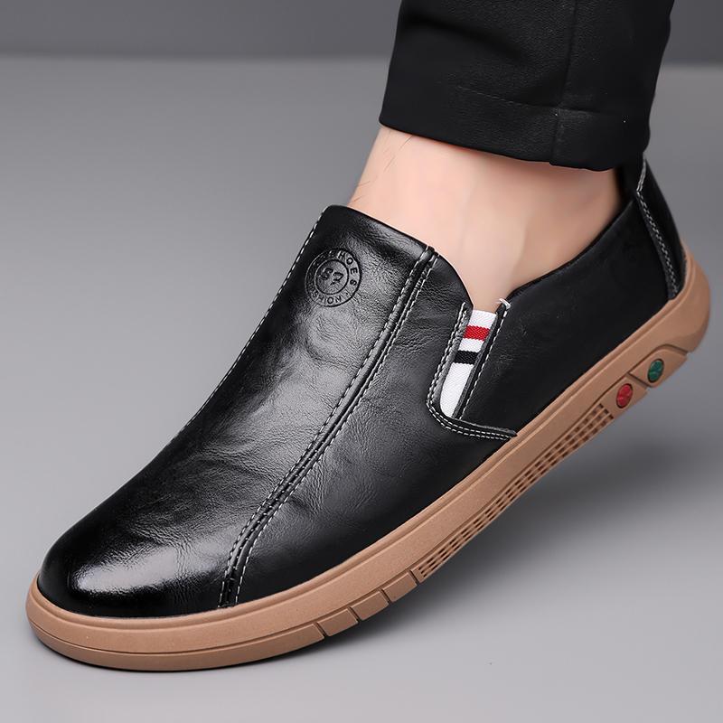 Fashionable Brand high quality Round headed slip on leather shoes Flat Bottomed Men Handmade comfortable Travel Driving loafers