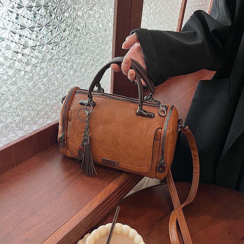 New fashion retro handbag large capacity soft leather Boston pillow bag fringed pendant women's bag