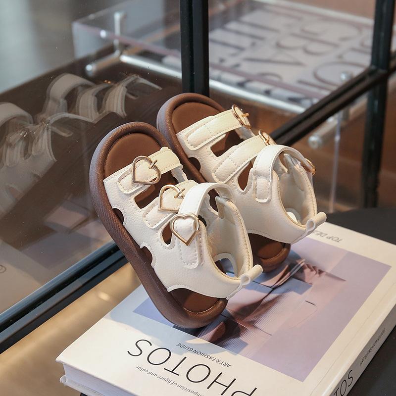 Girls Sandals Pu Leather Soft Sole Kids Princess Shoes Versatile Love Heart Sweet 2025 Summer Toddler Beach Shoes Roman Style