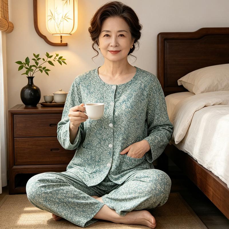 Retro elegant light green temperament middle-aged and elderly grandma round neck imitation cotton pajamas loungewear long sleeves trousers set