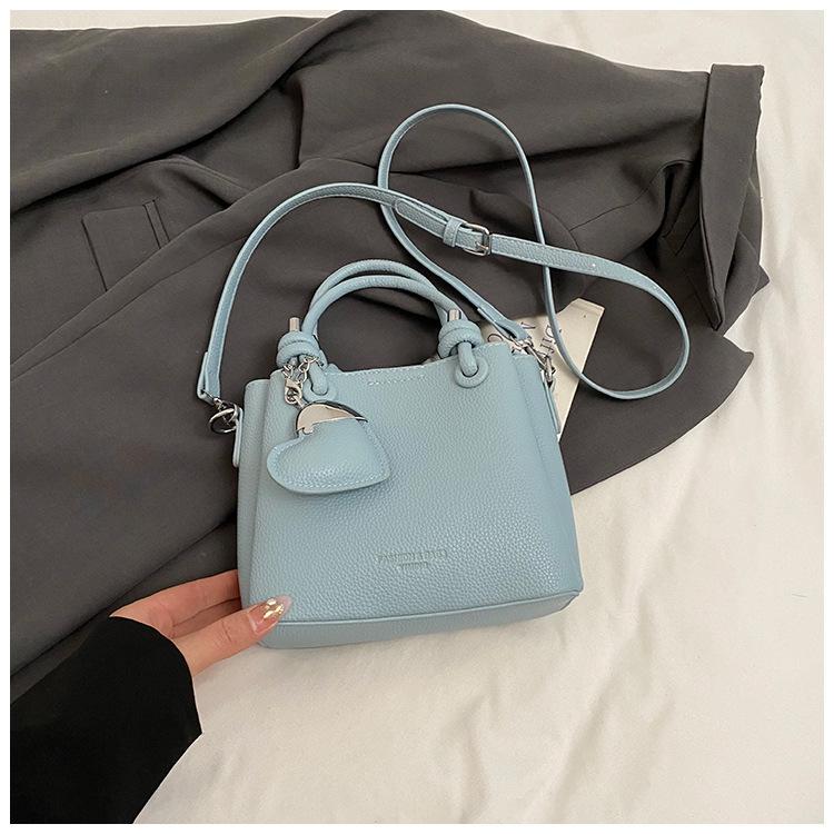 Simple and Versatile Fashion Portable Vegetable Basket Bag Women's 2025 Spring and Summer New Simple and Advanced Shoulder Messenger Bag