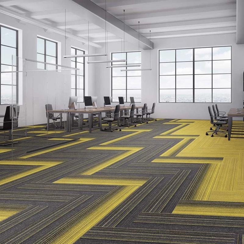 Rechteckiger Teppich für große Gewerbeflächen