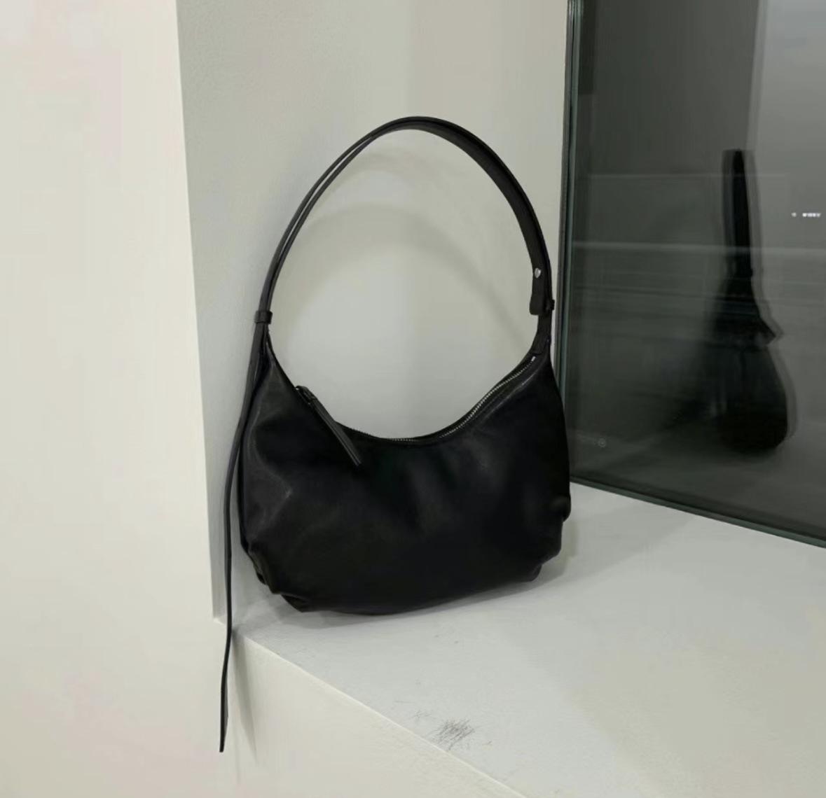 Versatile Single-Shoulder Bag: Suede Underarm Bag, Leather, Large Capacity, Commuter Bag, Soft and Durable