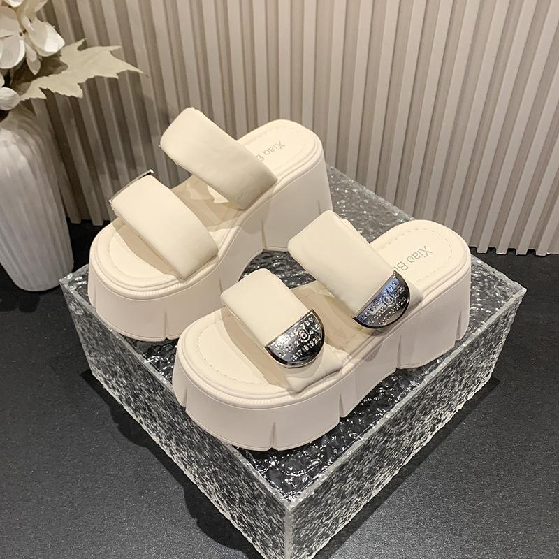 Wear thick-soled heightening cool slippers for women's summer 2025 new versatile and beautiful soft-soled slippers, small muffin sandals