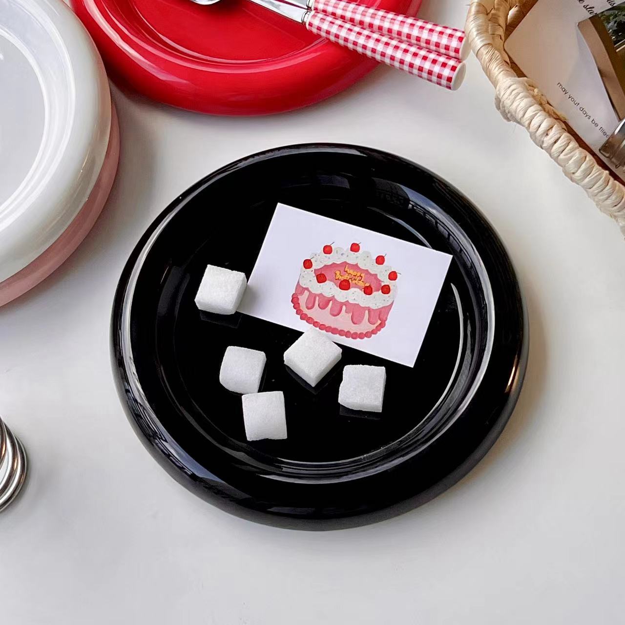 

Ins Style Tableware Бытовая высококачественная чисто-белая десертная тарелка для кофе, макаронных изделий, завтрака, красного цвета, рождественской цветовой гаммы