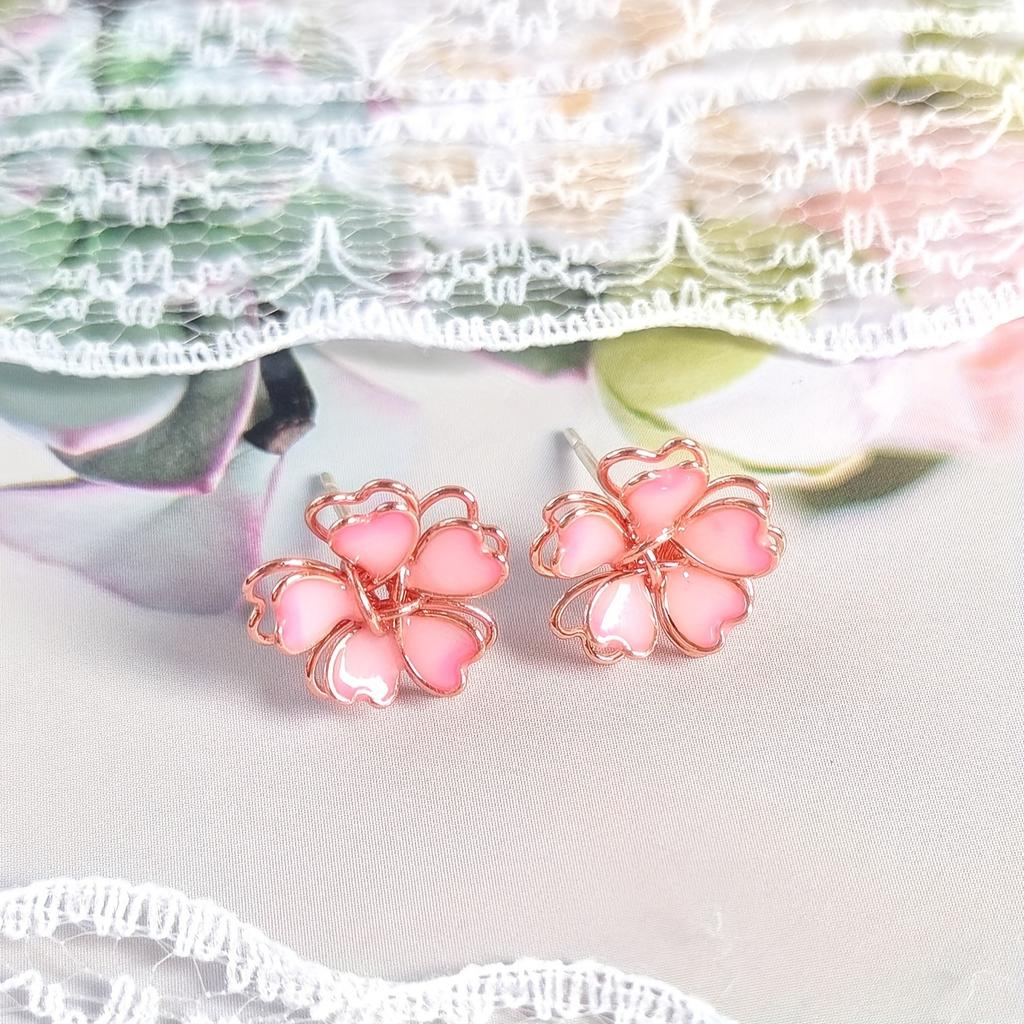 1Pair of Women's Three-dimensional Cherry Blossoms Exquisite and Cute Girl High-end Stud Earrings